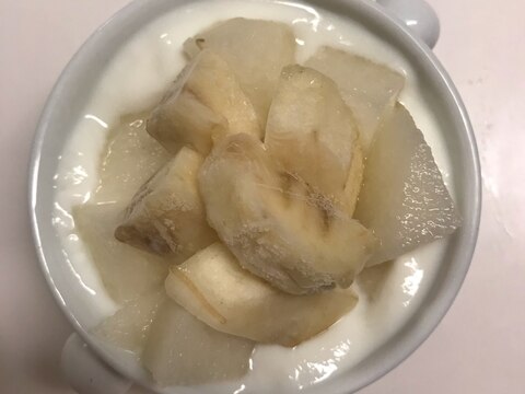 梨とバナナのフルーツヨーグルト